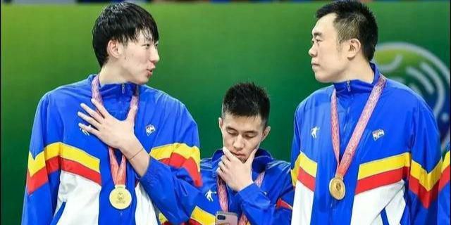 上半场，罗伊斯、本塞拜尼的射门相继擦柱而出，德米洛维奇扛开施洛特贝克破门引发争议，马伦低射扳平比分；下半场，菲尔克鲁格高难度打门被扑出，双方均未能取得进球。